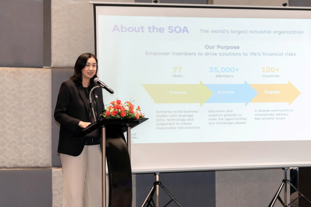 Bà Jessie Li, FSA – Giám đốc Khu vực Đông và Đông Nam Á (SOA) phát biểu chia sẻ về tư duy định phí trước các chuyển dịch rủi ro tại Việt Nam.